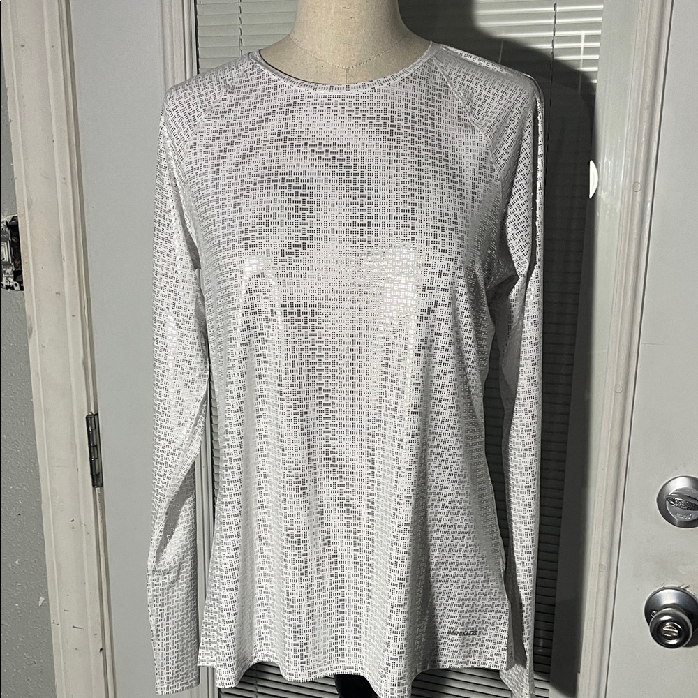 Annika Chic White silver Metallic Long Sleeve Women's Top